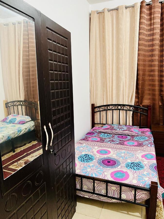 J3r Bed Space *